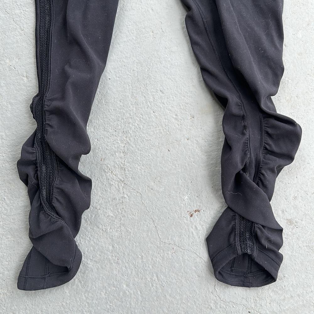 Ivivva Girls Black Capri Scrunched Leggings Size 12 - Picture 4 of 8